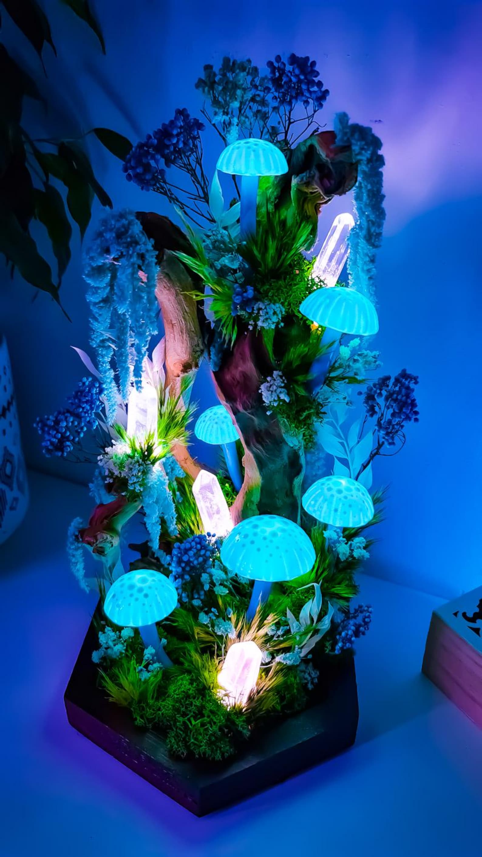 Giant Mushroom Lamp – Handcrafted LED Fantasy Forest Light