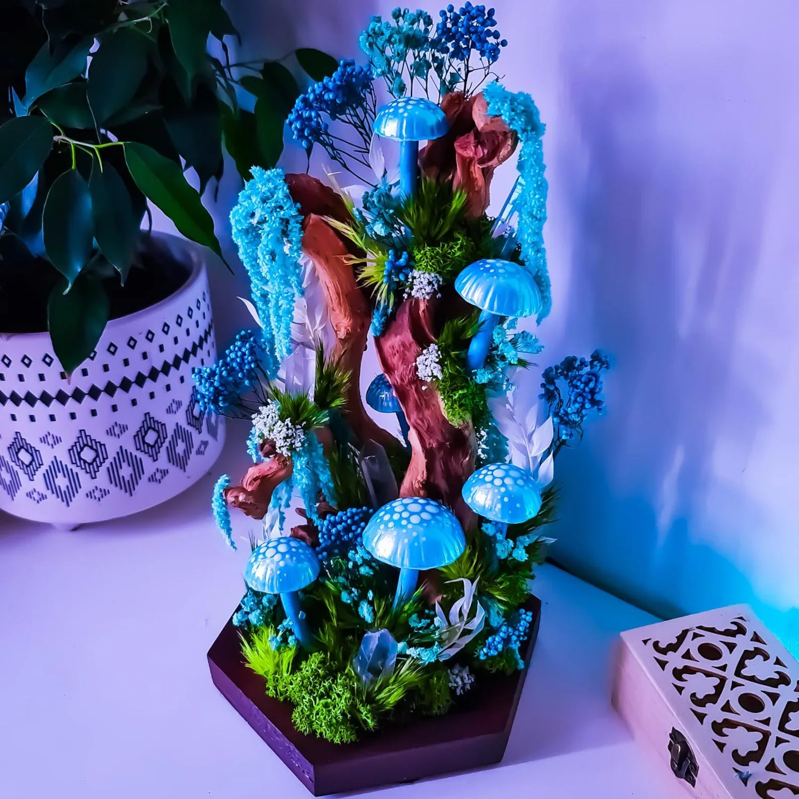 Giant Mushroom Lamp – Handcrafted LED Fantasy Forest Light