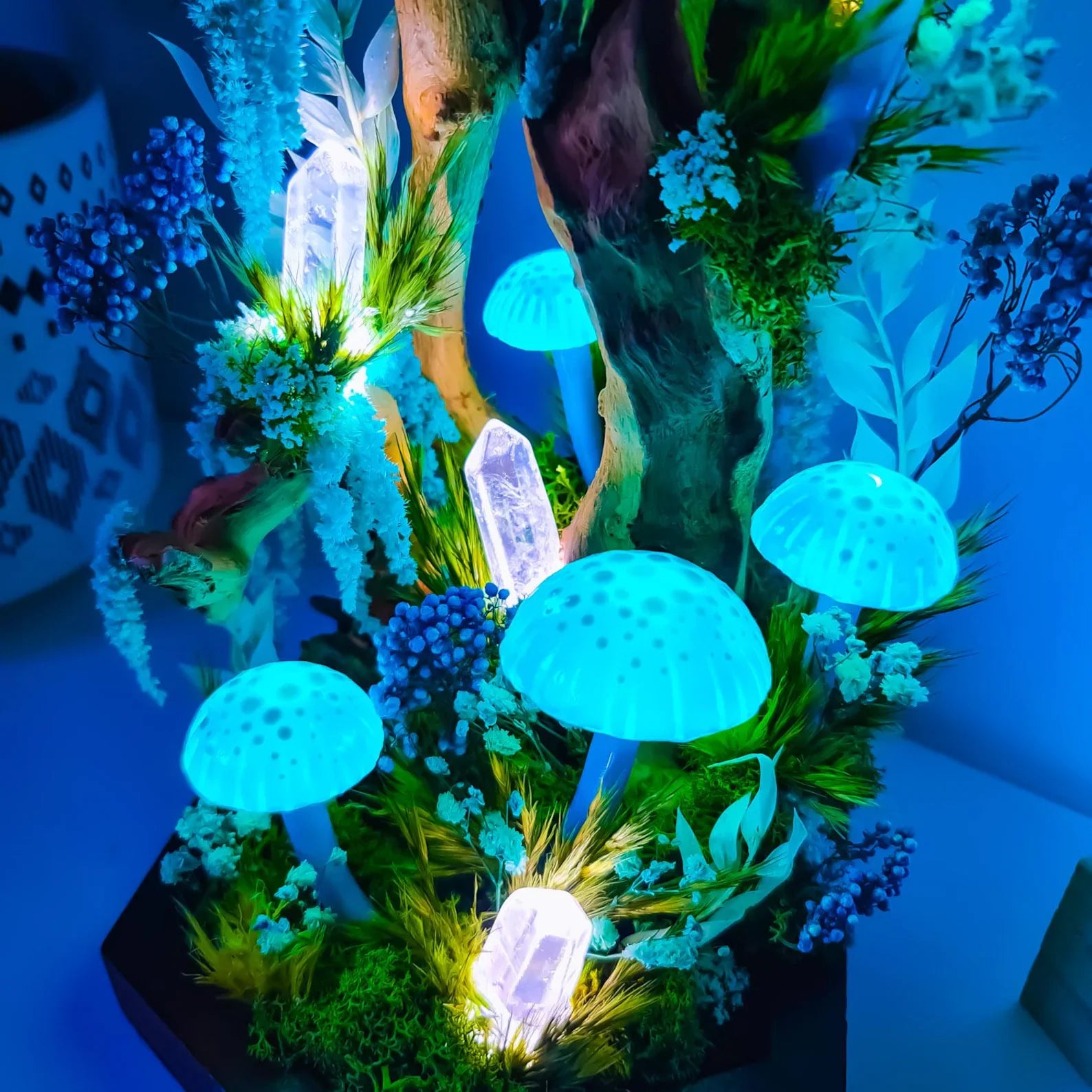Giant Mushroom Lamp – Handcrafted LED Fantasy Forest Light